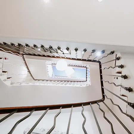 Ideal Sejour - Stylish Boutique With Quiet Garden Hotell